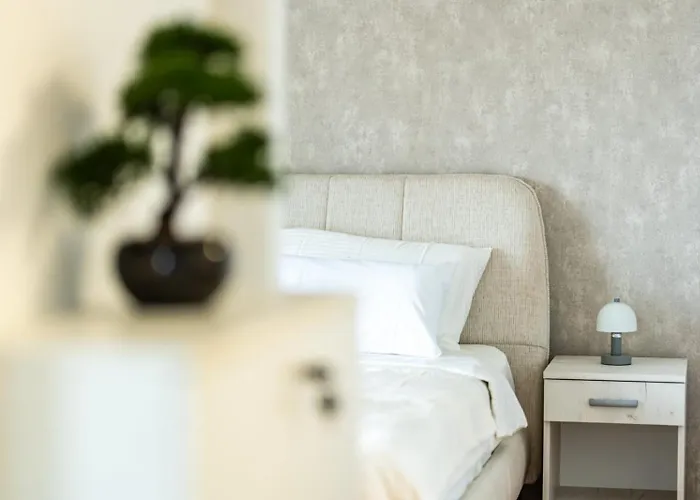 33 Апартаменты *