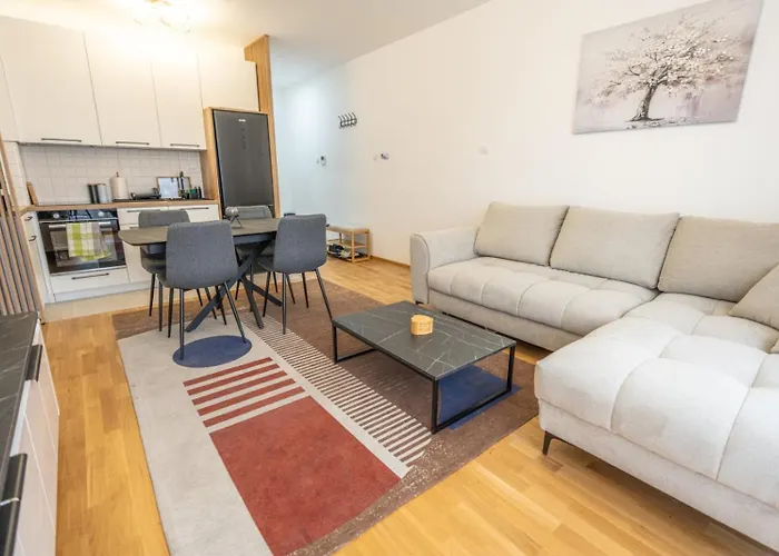 Апартаменты 33 *